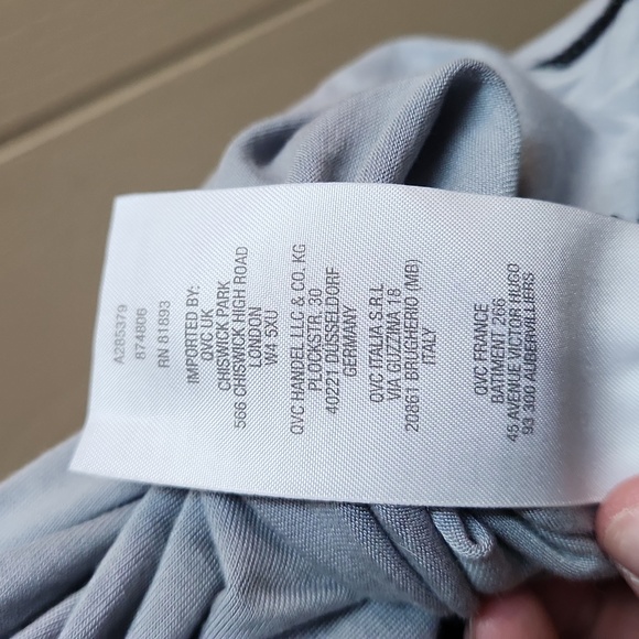 Logo by Lori Goldstein Layers Tank - Picture 4 of 5